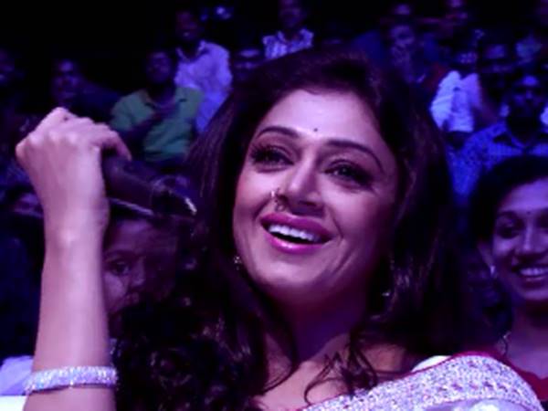 എന്തെങ്കിലും വ്യത്യസ്ത വേഷങ്ങള് ചെയ്യണമെന്നുണ്ട്