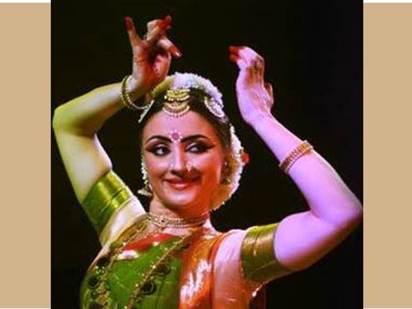 നൃത്തവുമായി ബന്ധമുള്ള വേഷങ്ങള്