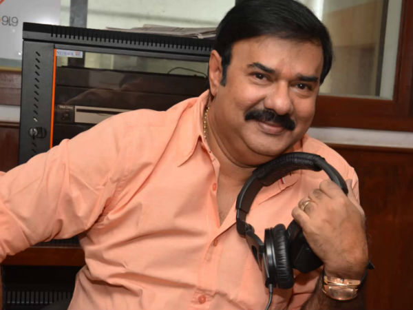 മണിയന്പിള്ള വഴിതിരിച്ചുവിട്ടു