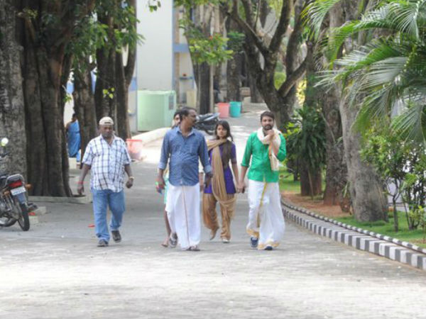 ഫോട്ടോയ്ക്കൊപ്പം