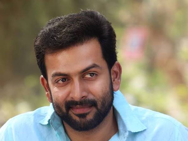 മൂന്ന് ഗെറ്റപ്പില് പൃഥ്വിരാജ്