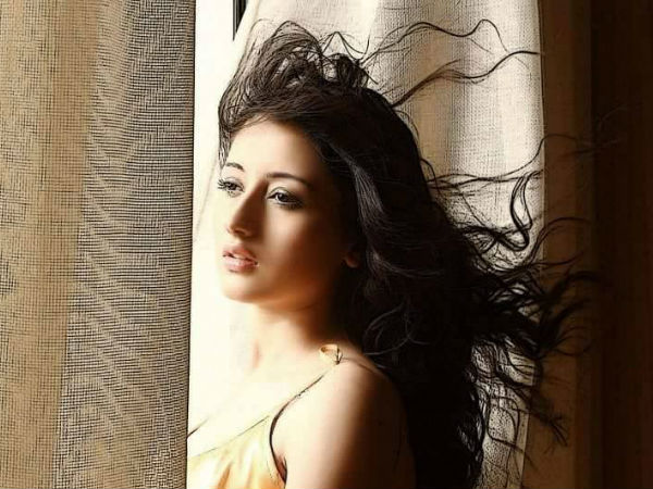 ഒരാള് കൂടെ