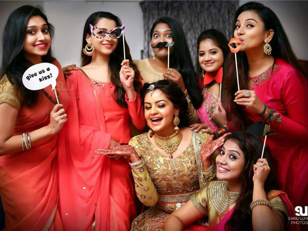 തോഴിമാര്
