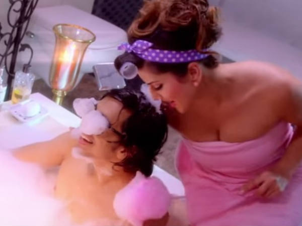 ഗാനം ആലപിച്ചിരിക്കുന്നത്