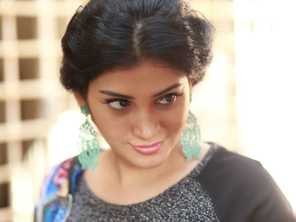 സിനിമയിലേക്ക്