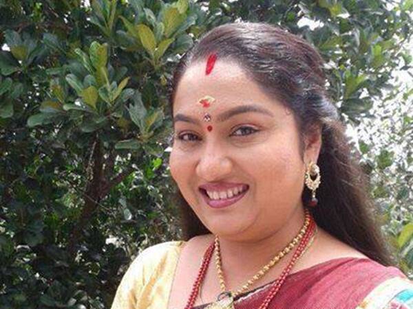 അഭിനയത്തിലേക്ക്