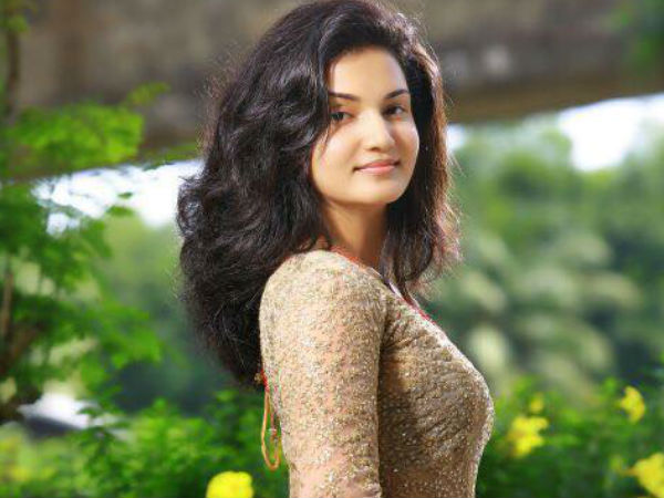 ഇപ്പോള് മുന്നില്