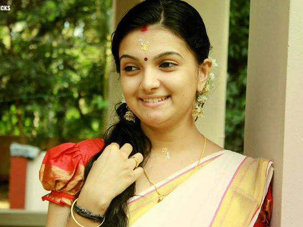നാട്ടുപുറത്തുകാരി