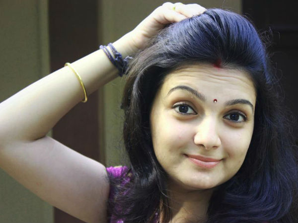 പിന്നെ സജീവം