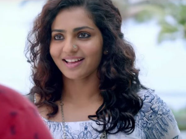 ജൊവാന് മക്കാര്ത്തറിനെ പരിചയപ്പെട്ടു