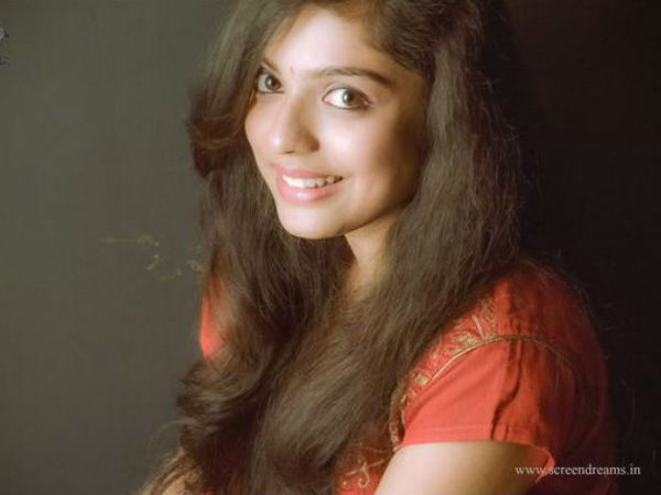 ആരാണിവള്