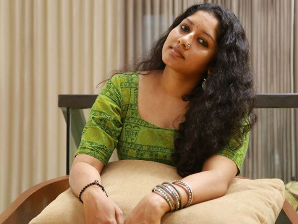 ആലോചിക്കുമ്പോള്
