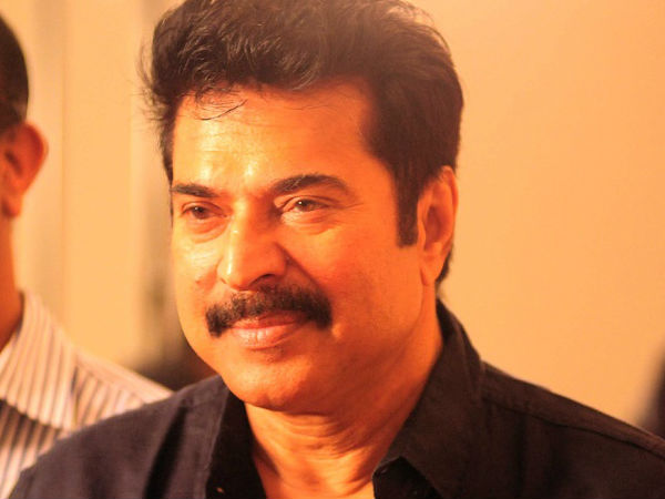മമ്മൂട്ടിമാത്രം പുഞ്ചിരിച്ചു