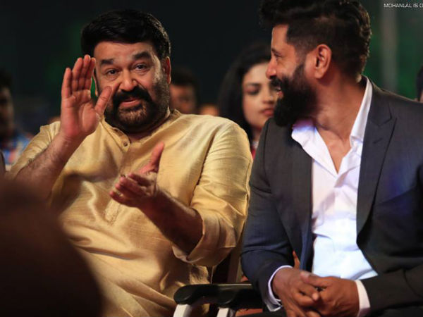 വിക്രം കൈയ്യടിച്ചു പാസാക്കി