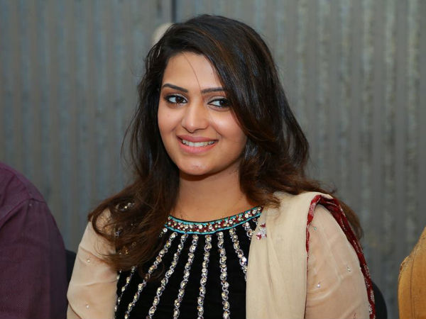 നായിക-ദിവ്യ പിള്ള