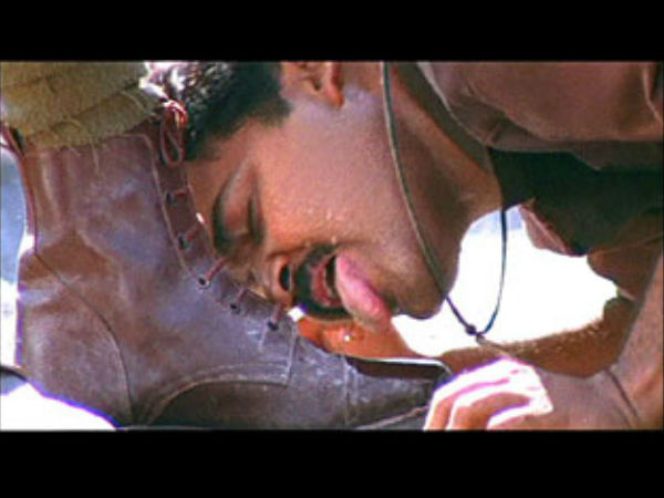 ആ ഷൂസ് നക്കുന്ന ഭാഗം