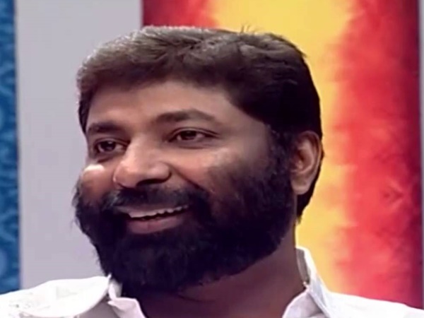 മാപ്പ് പറയണം