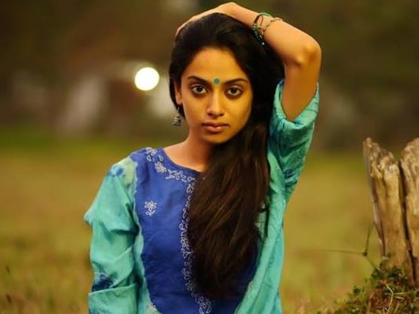 സിനിമാ താരങ്ങളെയും