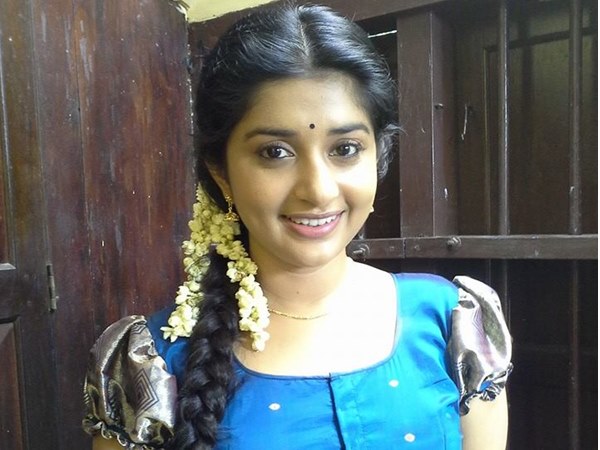 മീര ഹാപ്പിയാണ്