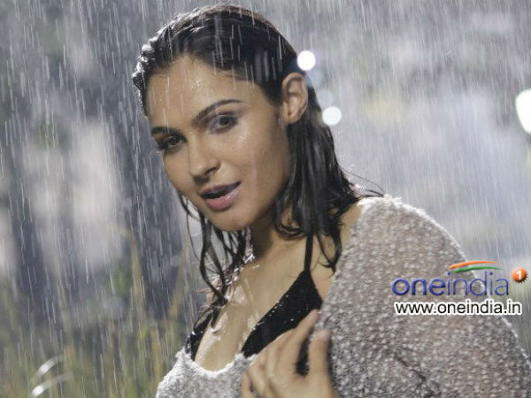 ആന്ഡ്രിയ- ദീപ്തി