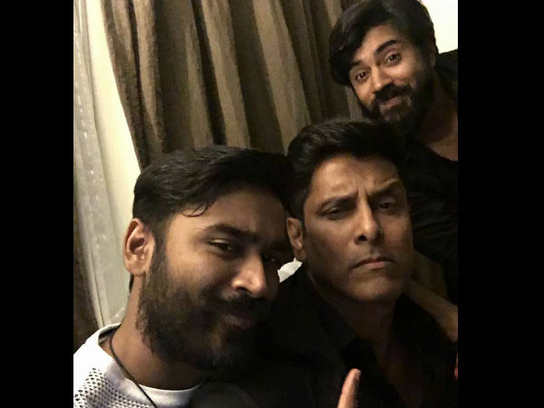 dhanush-selfi dhanush-selfi