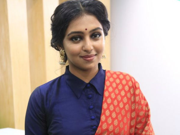 നാടന് വേഷങ്ങള് മടുത്തു