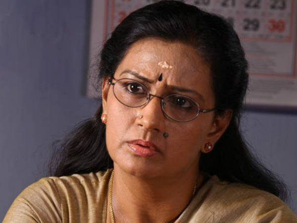 മേനക പരിചയപ്പെടുത്തി