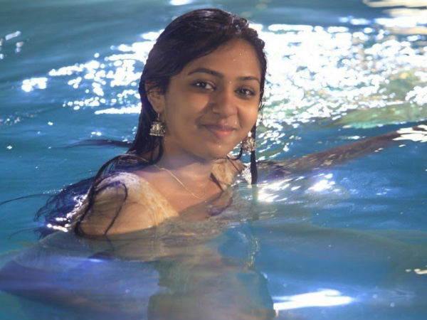 സ്വമ്മിങ് സ്യൂട്ടില് എന്താണ് തെറ്റ്