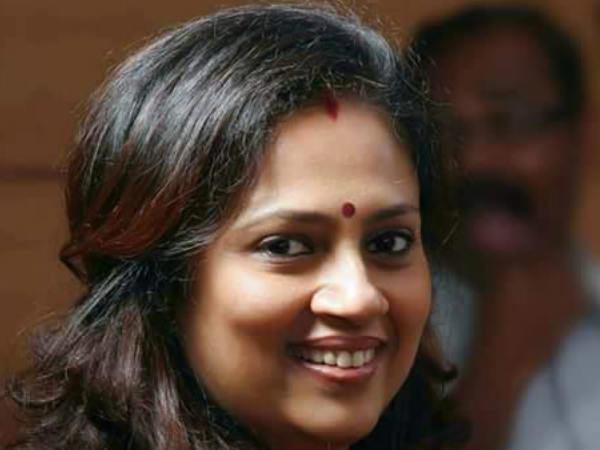 അവതാരകര് അതിവൈകാരികത പ്രകടിപ്പിക്കേണ്ട ആവശ്യമില്ല