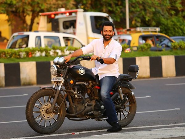 വമ്പന് ചിത്രങ്ങളാണ്
