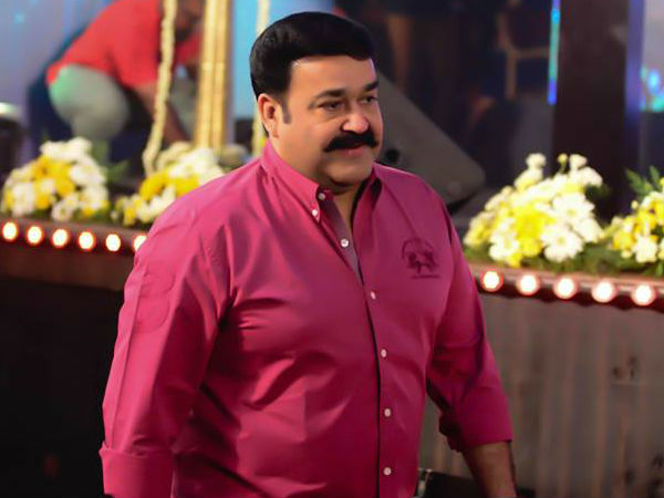 എളിമയോടെ ലാല് വേദിയില് കയറി