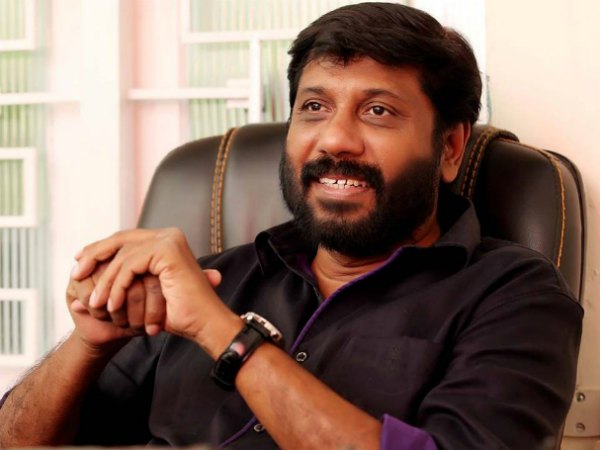 കലാകാരന്മാരെ ചട്ടുകമാക്കരുത്