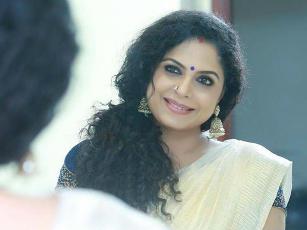മുന്തിരിവള്ളികള് തളിര്ക്കുമ്പോള്