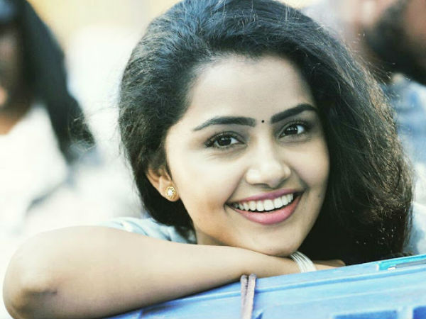 ഗ്ലാമര് നായിക വേണം