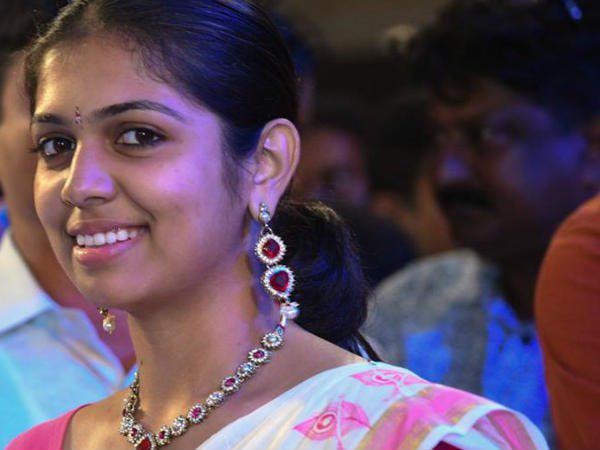 തുടക്കം അമ്മവേഷത്തില്