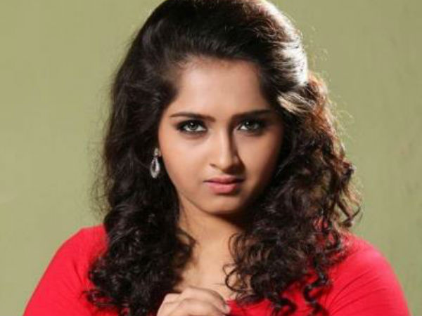 അപകടത്തില് തകര്ന്ന ഇന്നോവയുടെ ചിത്രം