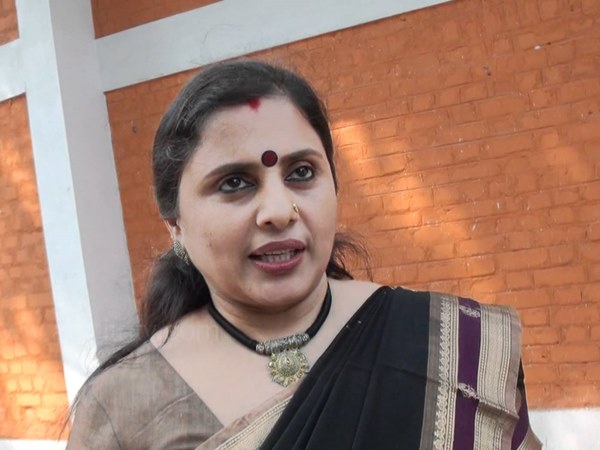 വനിത