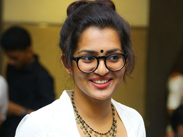 പാര്വ്വതി വരുന്നു