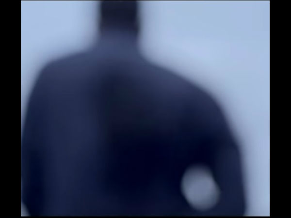 തോള് ചെരിഞ്ഞു നിന്നത്