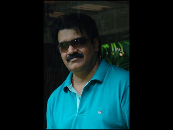 നായകനെ മാറ്റിപ്പിടിക്കാന് തീരുമാനിച്ചു