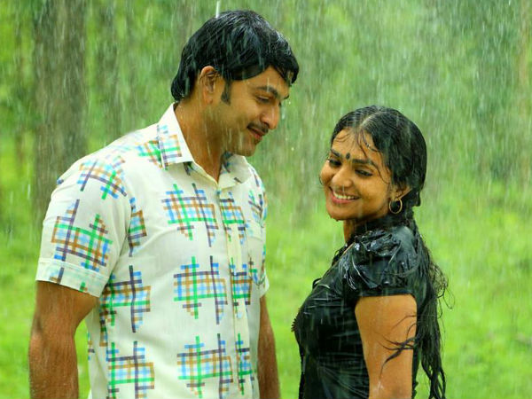 സ്റ്റൈലിഷ് കോസ്റ്റ്യൂംസ്