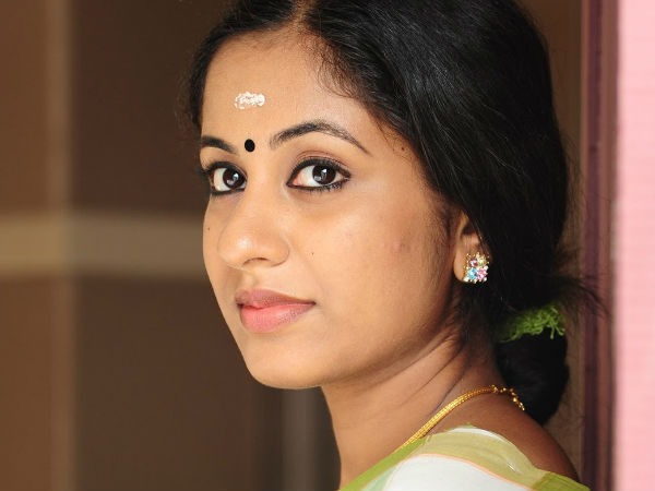 നീ ഞങ്ങളുടെ വായാടിക്കുട്ടി