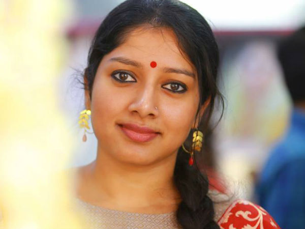 നാട്ടില് മുണ്ടുടുക്കുന്നത്