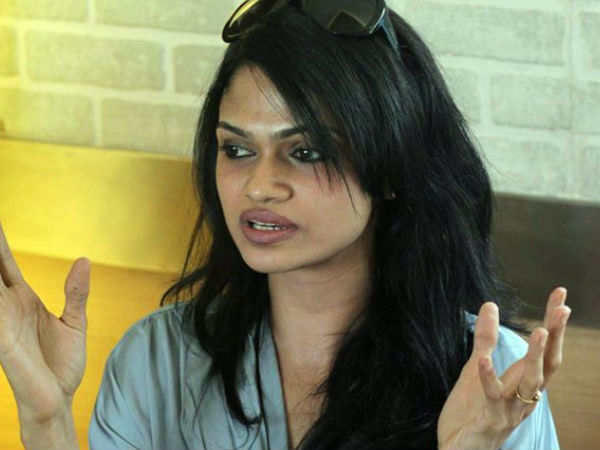 സെലിബ്രിറ്റികള് പലരും പെടും