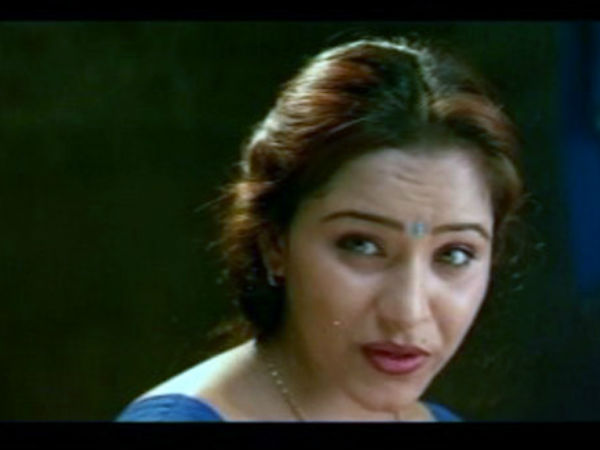 കുടുംബിനിയാണ്