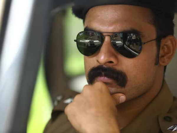 ടൊവിനോ ഇരട്ട വേഷത്തില്