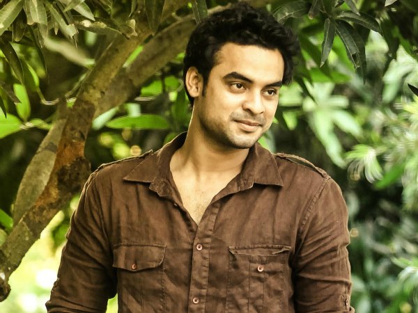 ടൊവിനോ ചന്തുവാകുന്നു
