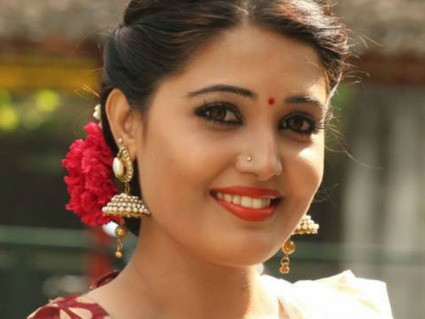 ചുവന്ന തെരുവുകള് വേണം