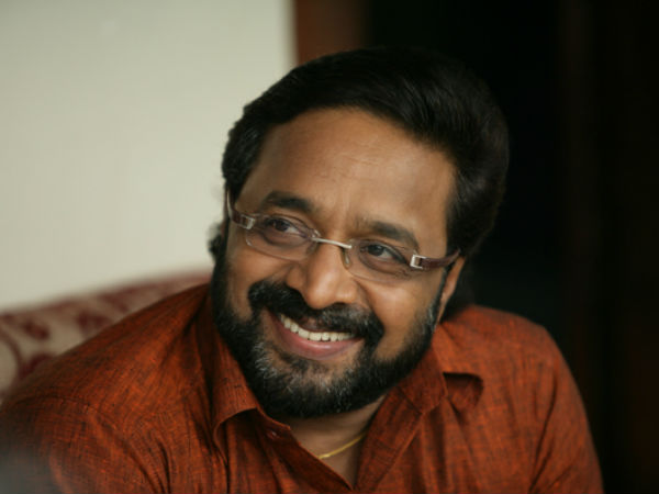 ആനയെ എഴുന്നേള്ളിക്കുന്നത് പോലെ ഫയല്വാന്മാര്
