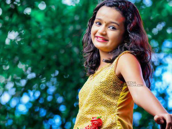 മോഹന്ലാലിന്റെ മകളായി